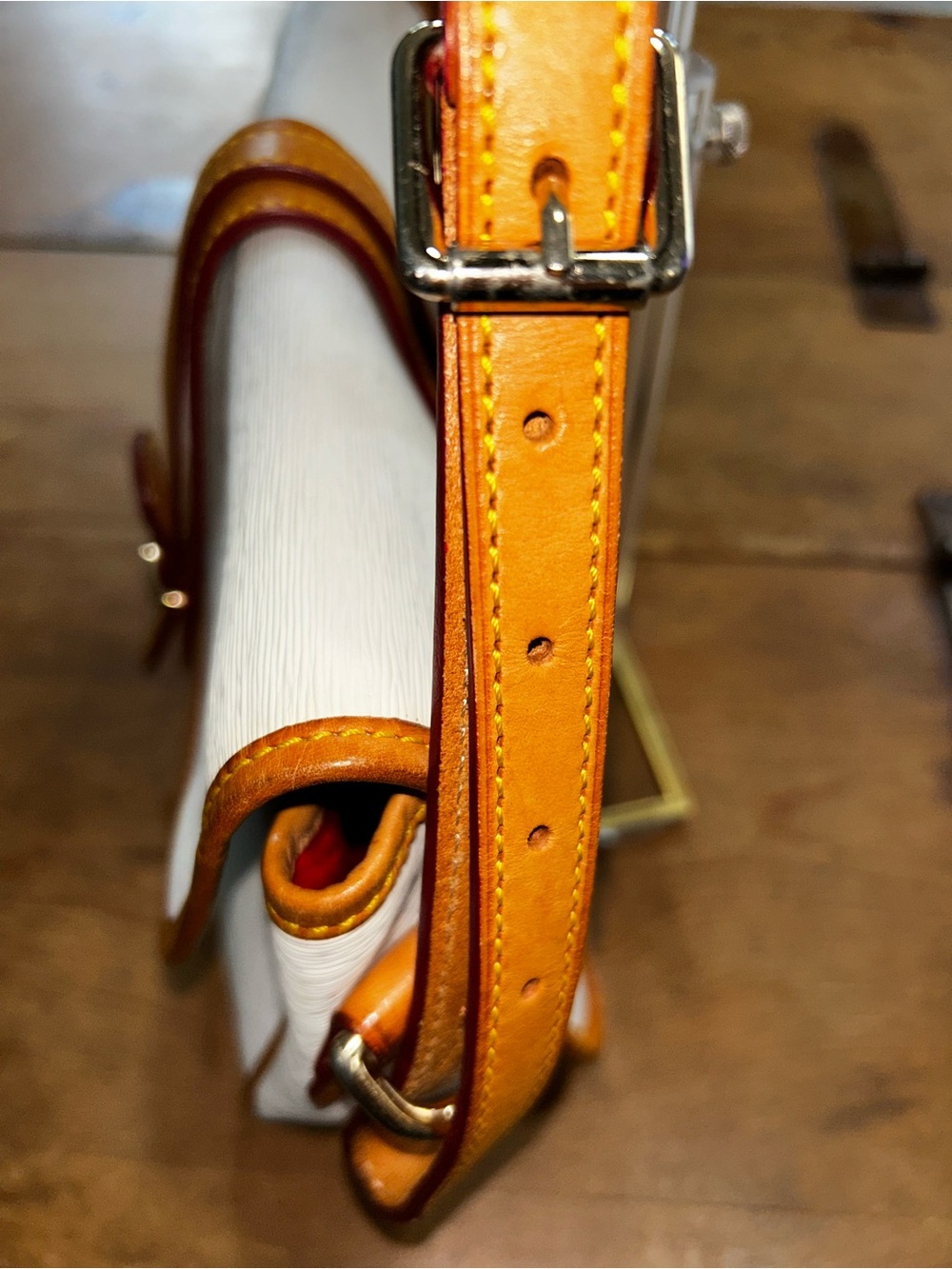 Vintage Dooney & Bourke USA Ivory All Weather Leather Equestrian Shoulder Bag - Picture 8 of 9